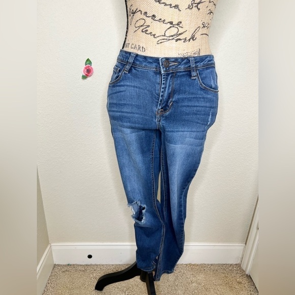 Kensie Effortless Ankle Mid Rise Distressed Style Medium Blue Jeans Size 26 - Picture 1 of 8